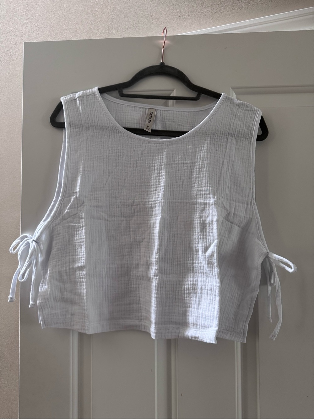 Zenana NWOT 100% Cotton Light Blue Sleeveless Tie-Side Crop Top